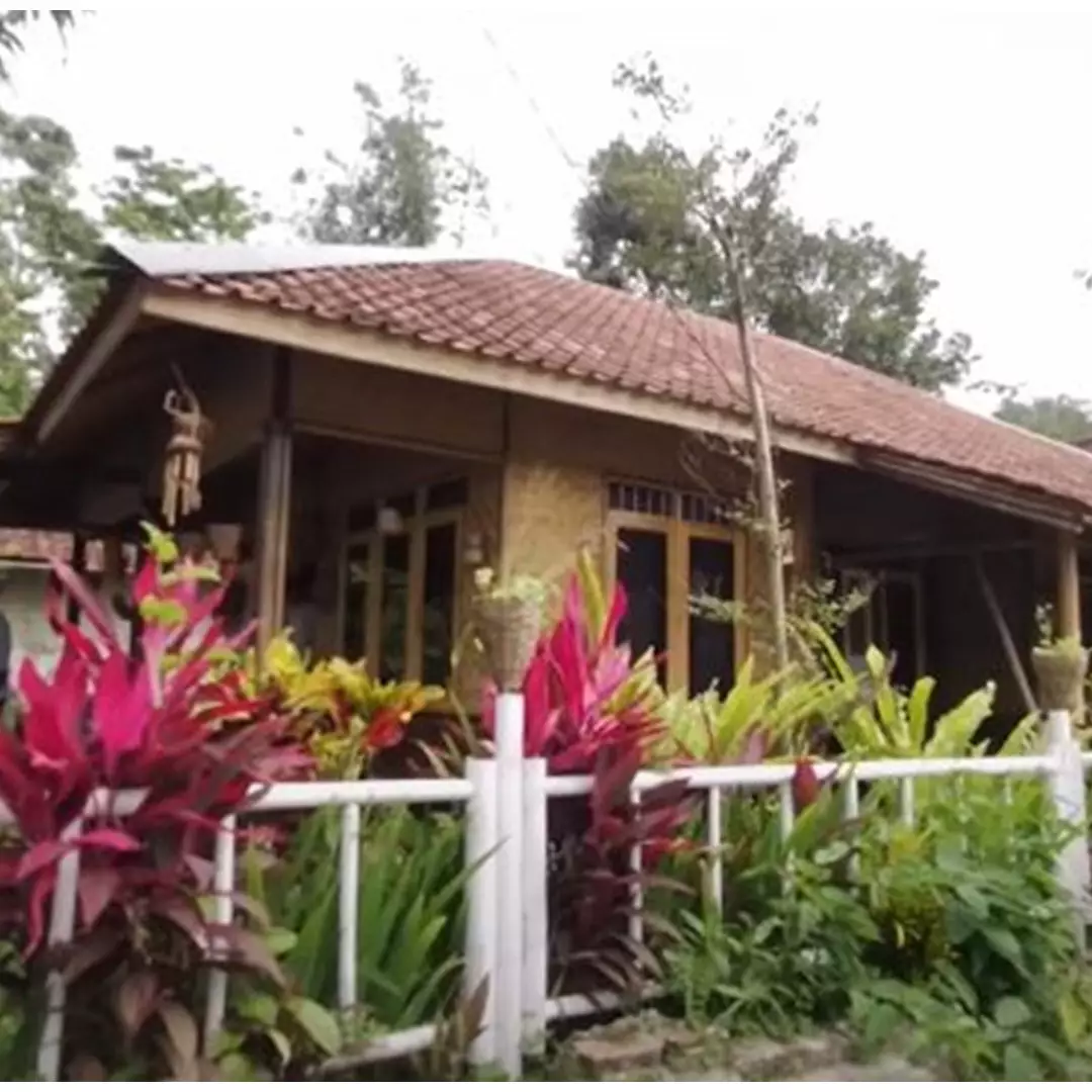 Rumah bambu di Cianjur ini serasa vila, intip 11 penampakannya yang artistik pol