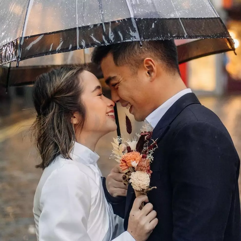Sepatu kegedean jadi sorotan, intip 9 potret prewedding Gritte Agatha dan Arif Hidayat