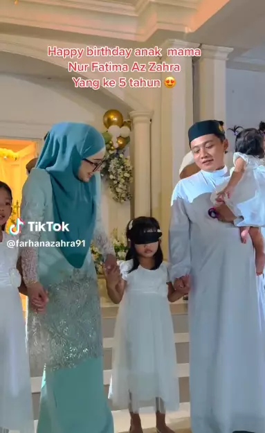 Beri hadiah mobil ke anaknya yang masih usia 5 tahu © 2023 brilio.net Beri hadiah mobil ke anaknya yang masih usia 5 tahu © 2023 brilio.net