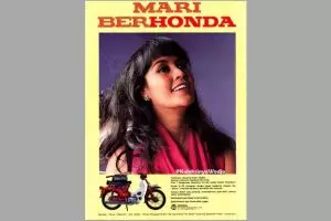 Model iklan motor ini mertua vokalis musik rock, ini 11 potret lawasnya kala jadi penyanyi top 60-an