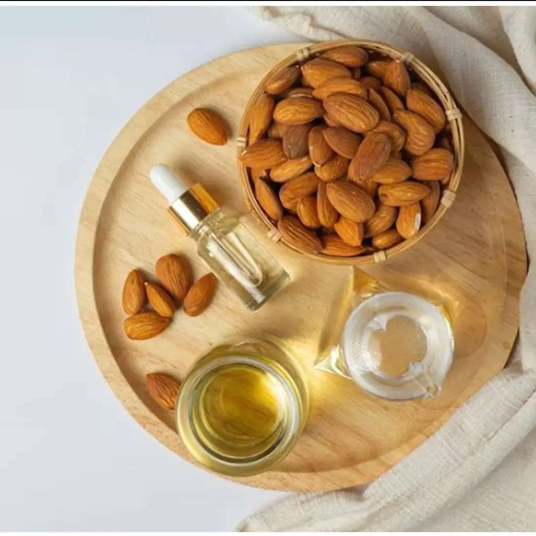 Bisa redakan sunburn, ini 7 kelebihan pakai almond oil untuk kecantikan