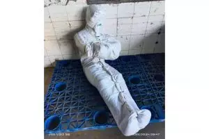 Sulit dimengerti, 11 potret kocak bungkus paket dari olshop ini bikin kurir dan penerima ketawa bareng