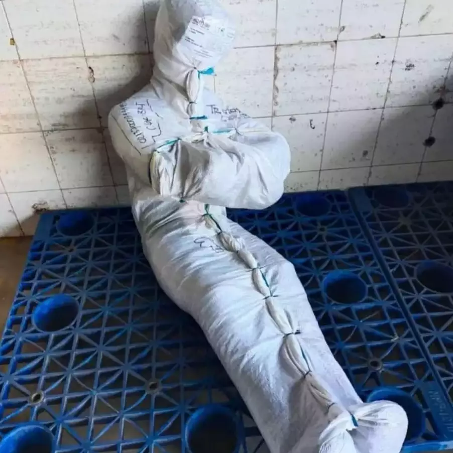 Sulit dimengerti, 11 potret kocak bungkus paket dari olshop ini bikin kurir dan penerima ketawa bareng