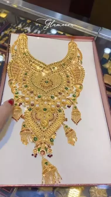 Mira Hayati borong emas TikTok