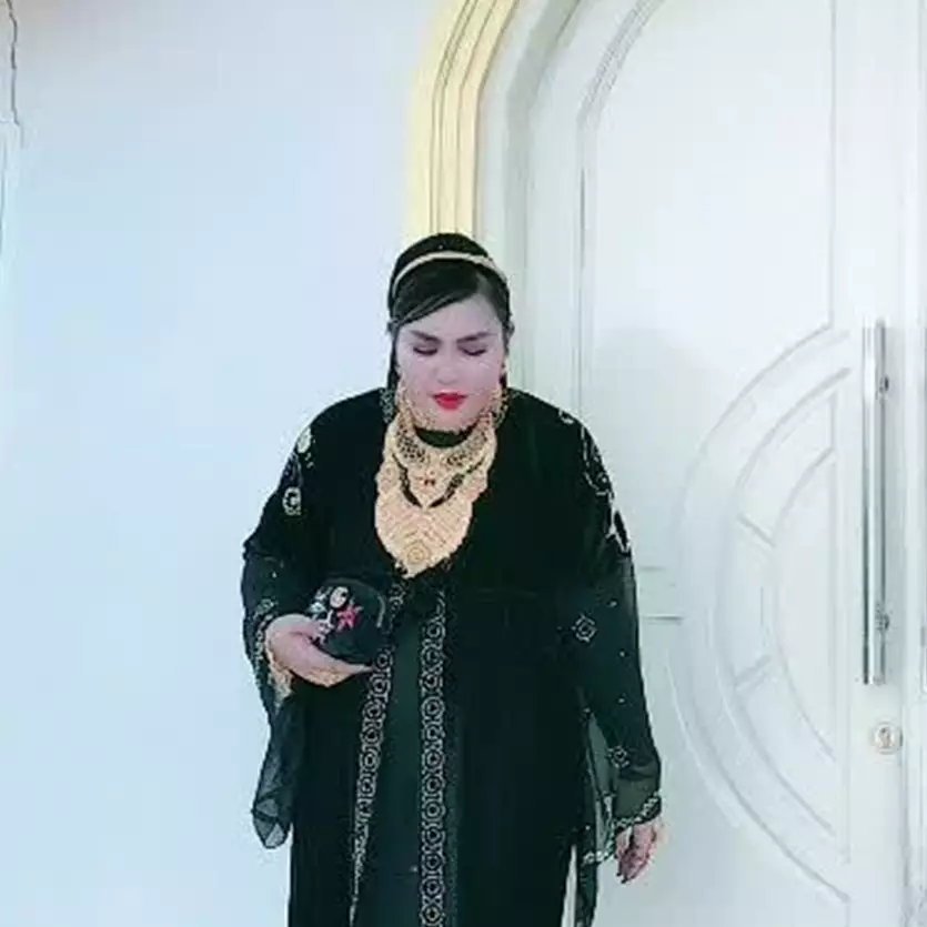 11 Penampakan rumah Mira Hayati pemilik tas emas Rp 500 juta, bagai istana emas di tengah sawah