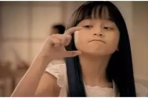 Bocah di iklan sampo ini sempat dituding jadi pelakor, intip 11 potret terkininya yang beda banget