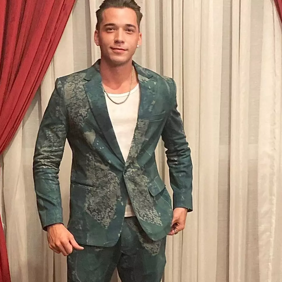 Pamer foto liburan bareng pacar di Singapura, Stefan William disemprot warganet karena tak urus anak