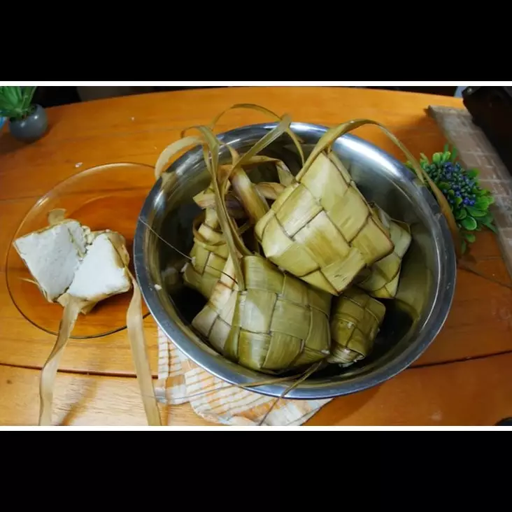 Awet sampai 2 minggu, ini cara jitu menyimpan ketupat biar tetap bagus dan tak cepat basi