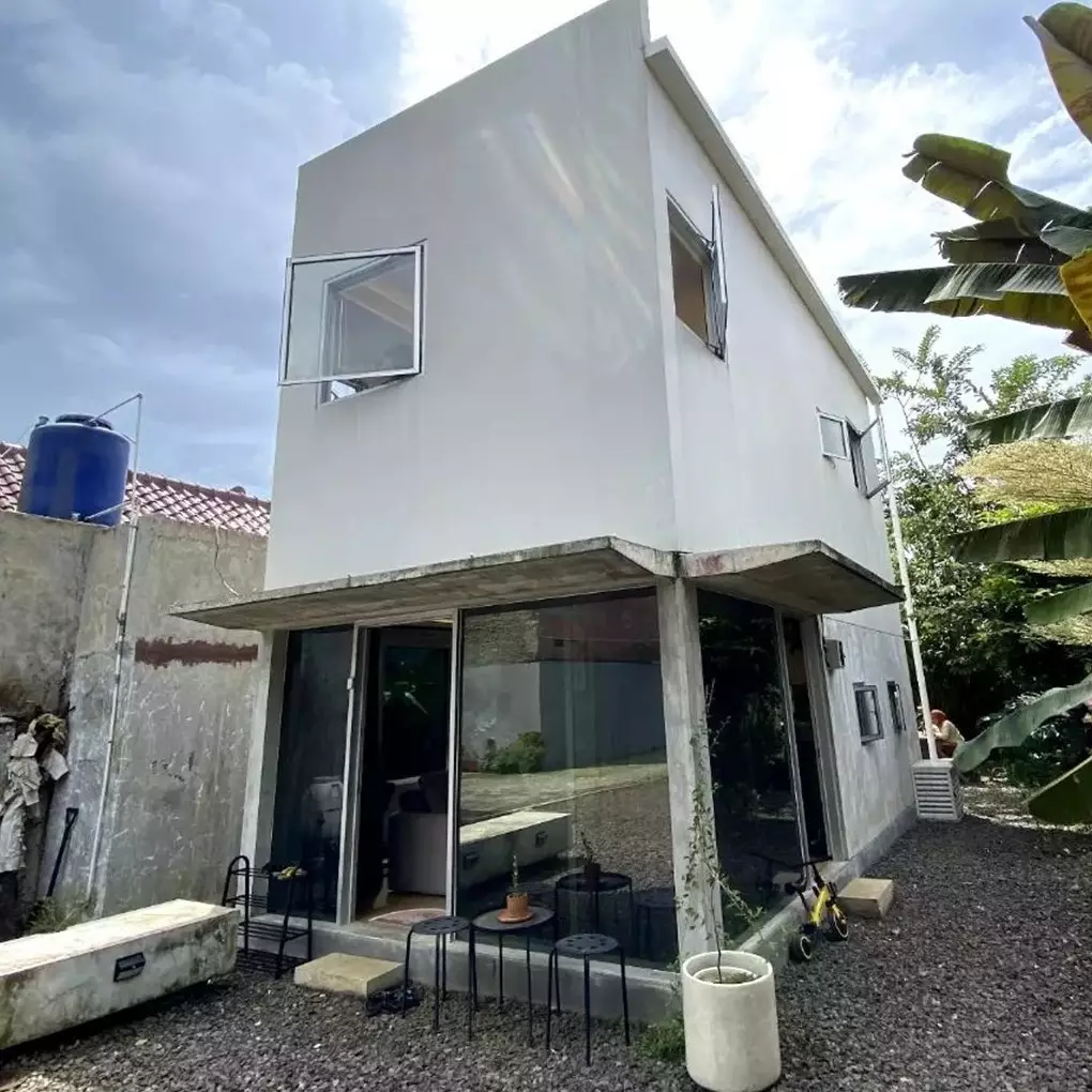 Desain rumah mini berdinding semen, 11 potret interiornya minimalis tapi tetap compact