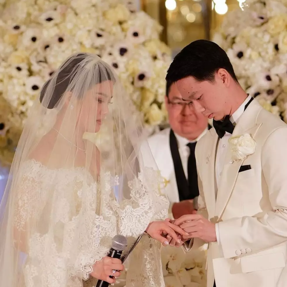 Digelar di hotel mewah, intip 11 momen pengesahan pernikahan Kevin Sanjaya &amp; Valencia Tanoe di Jakarta