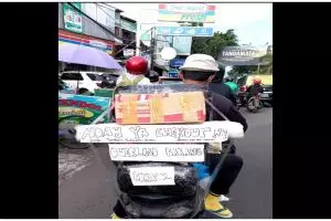 Bukannya mudik, 11 momen apes kurir malah antarkan paket saat Lebaran ini ngenes banget