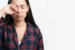 Wajah auto fresh saat Lebaran, ini trik atasi kantung mata tanpa pakai eye cream