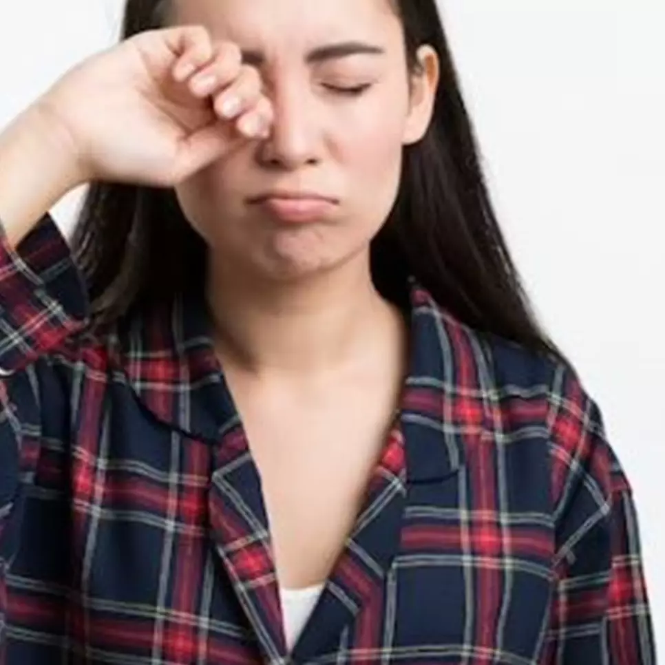 Wajah auto fresh saat Lebaran, ini trik atasi kantung mata tanpa pakai eye cream