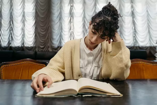 Contoh kata kerja relasional pengertian dan strukturnya © 2023 brilio.net Contoh kata kerja relasional pengertian dan strukturnya © 2023 brilio.net