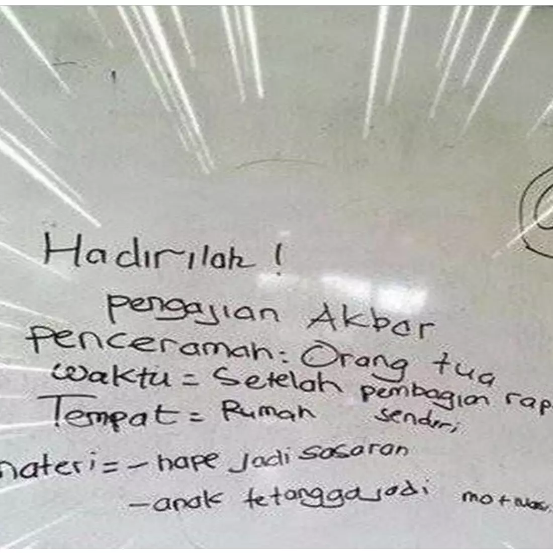 Tingkahnya absurd abis, 11 tulisan lucu di papan tulis ini bikin nyengir sambil geleng kepala