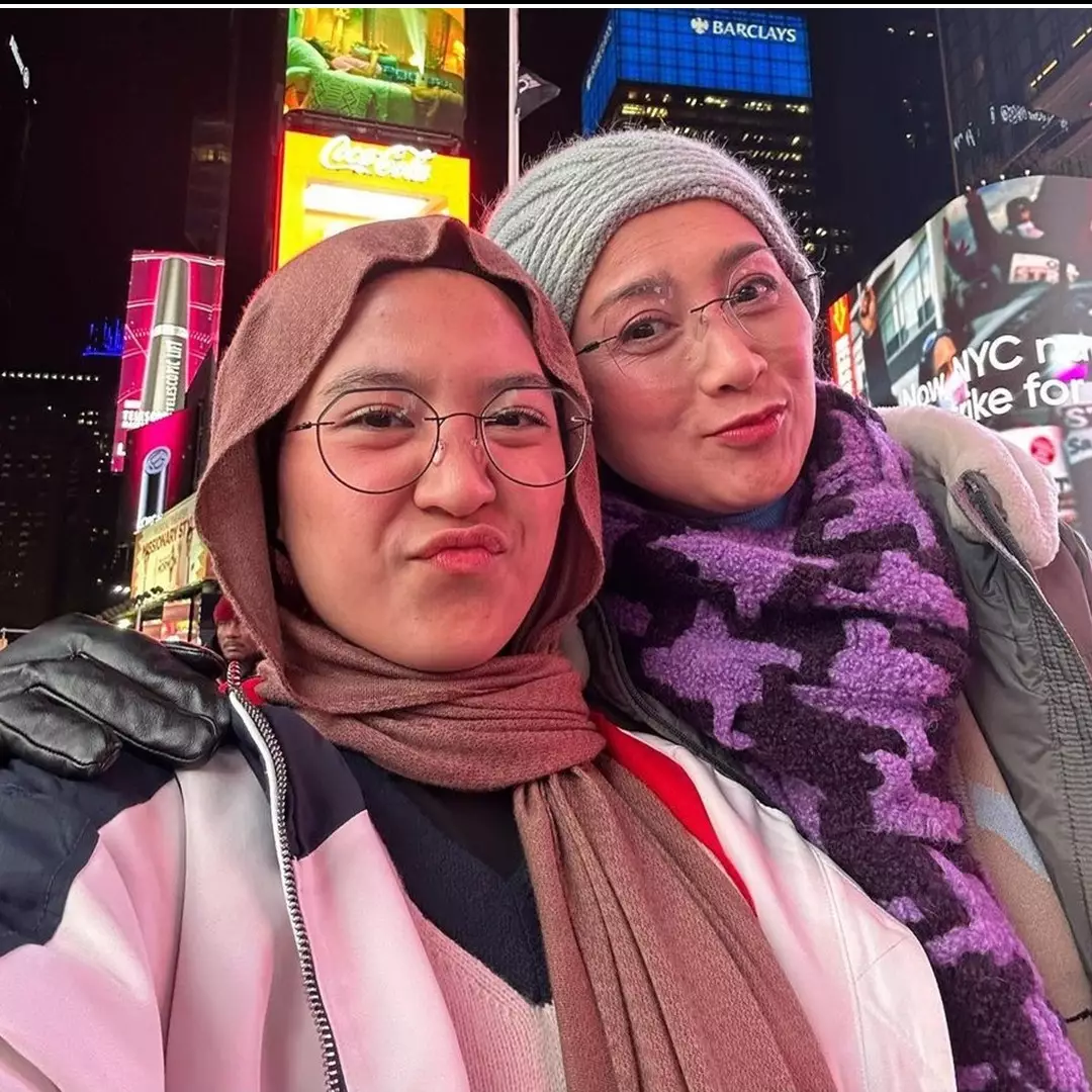 Potret kompak 9 seleb dan putri tunggalnya ini curi atensi, Anisa Pohan dan Aira disebut mirip banget