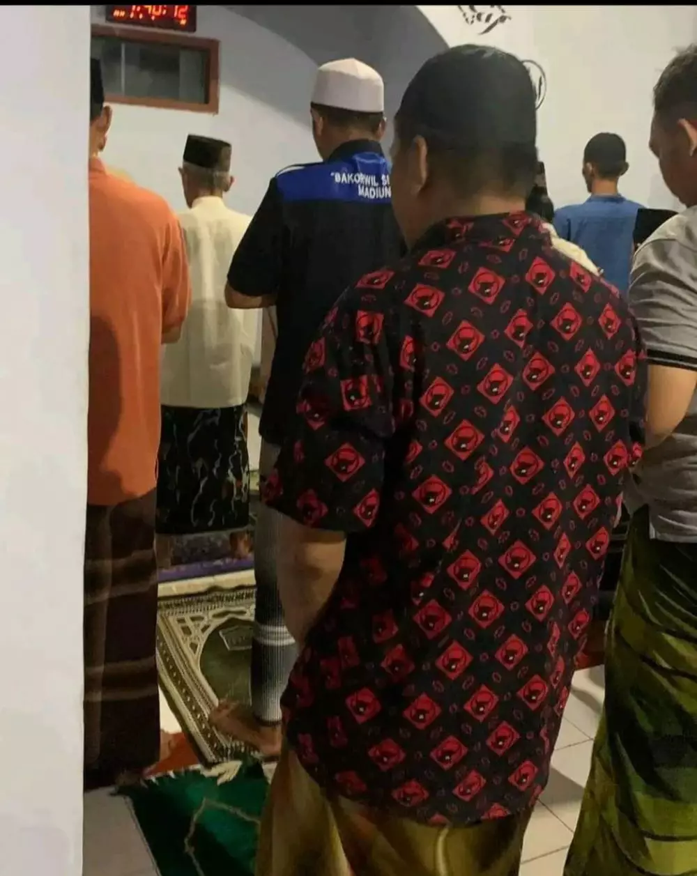 11 Potret lucu outfit Lebaran ini antimainstream © berbagai sumber