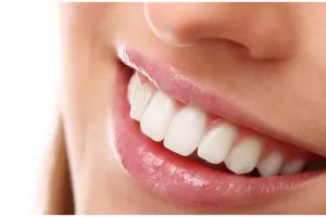 Trik memutihkan gigi dengan 4 bahan dapur, bikin bersih dan cerah