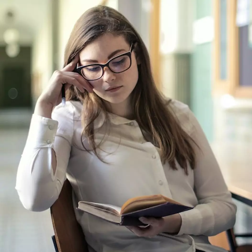 75 Contoh kata kerja aksi dalam bahasa Indonesia, lengkap dengan pengertian dan cirinya