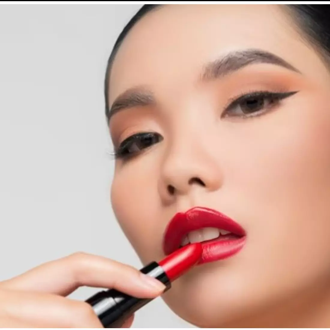9 Rekomendasi lipstik stik lokal mulai Rp 20 ribu, warnanya cocok untuk bibir wanita Indonesia