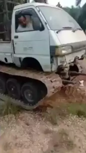 Potret kocak alat tukang bangunan Berbagai sumber