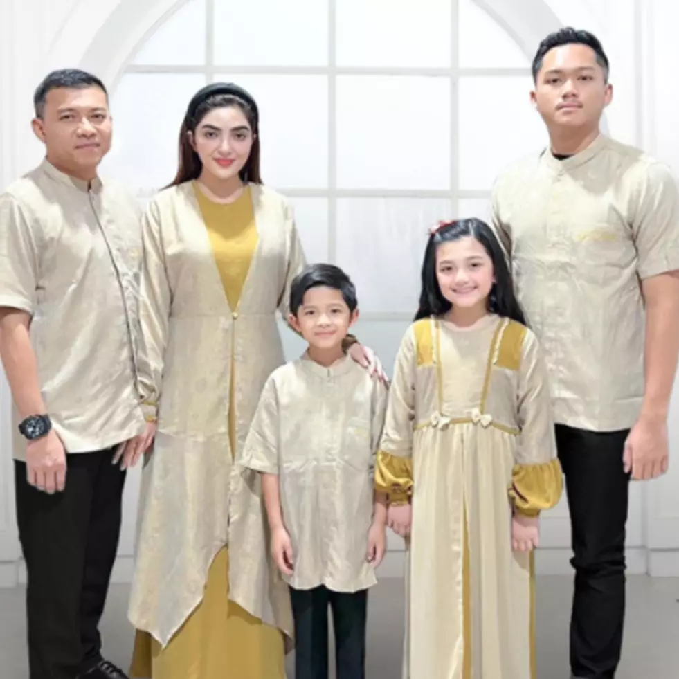 9 Momen Ashanty mudik ke Jember naik bus, ajak Thariq Halilintar hingga boyong kru