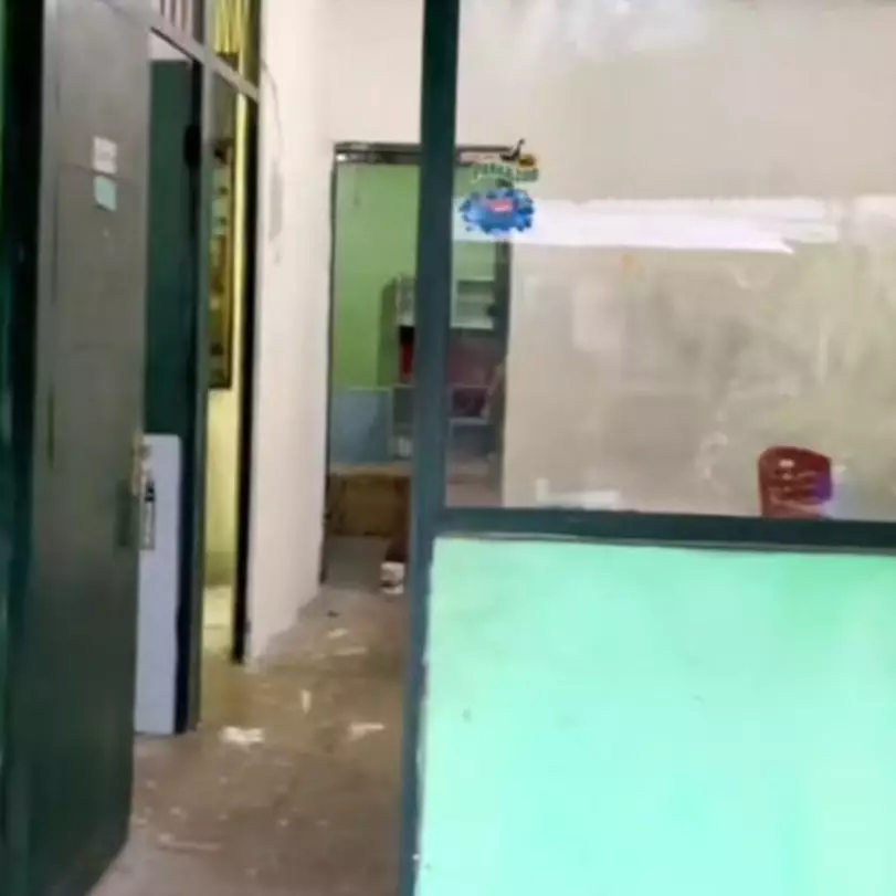 Ruang tamu rumah dinas dimakeover jadi hunian minimalis modern, potret before afternya bikin melongo