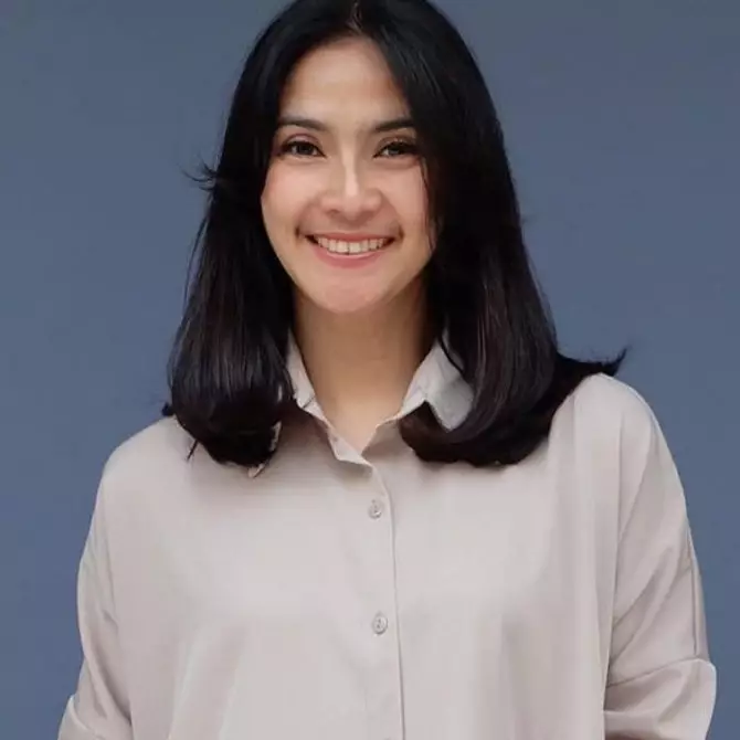 Pemeran Zaenab identik tampil polos di serial Si Doel, 9 potretnya saat bermakeup tebal beda banget