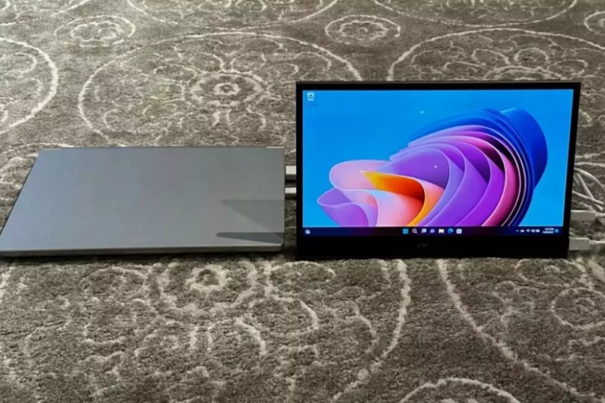 Cara menghubungkan monitor eksternal pada laptop meski layar built-in tertutup