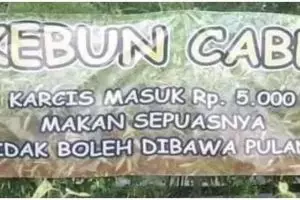 11 Tulisan kocak di spanduk tempat wisata ini bikin pengunjung hilang fokus