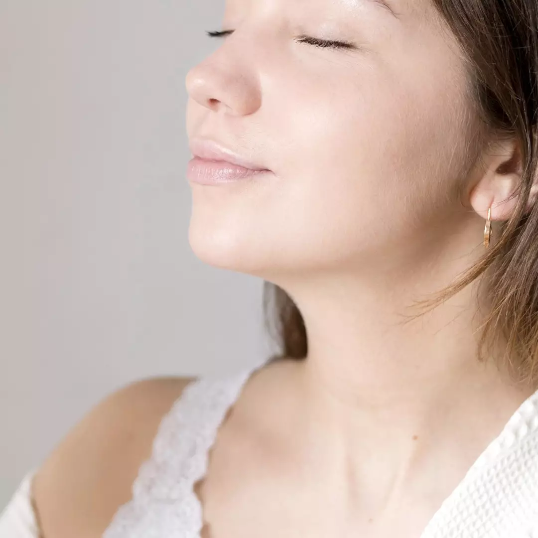 Hanya dari 1 bahan alami, ini cara membuat face mist untuk bantu redakan kemerahan dan iritasi kulit