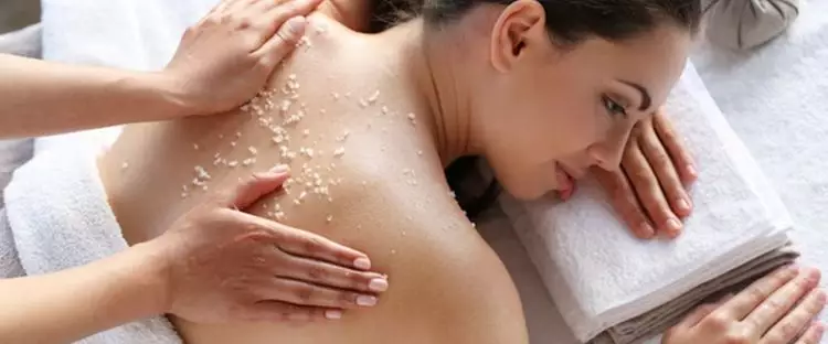 Cara mengatasi kulit kusam dengan scrub dari 2 bahan dapur ini bikin kulit auto glowing