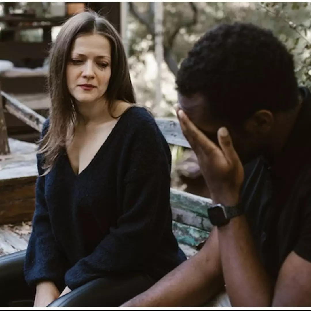 15 Arti mimpi pacar selingkuh dengan sahabat, punya makna tak terduga dalam hubungan asmara