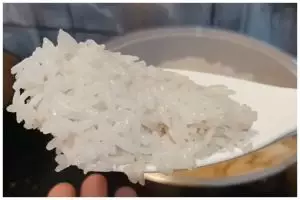 Trik masak beras ketan agar hasilnya lembut dan tak cepat basi, awet 2 hari tanpa kulkas