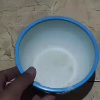 Jangan langsung dibuang, ini cara mudah perbaiki mangkuk plastik yang pecah pakai 2 bahan sederhana