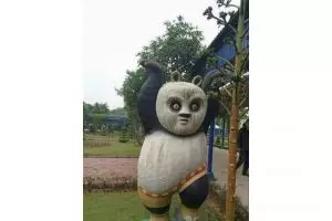 11 Potret patung nyeleneh ini bikin bertanya-tanya 'bukti kreativitas atau produk gagal ya?'