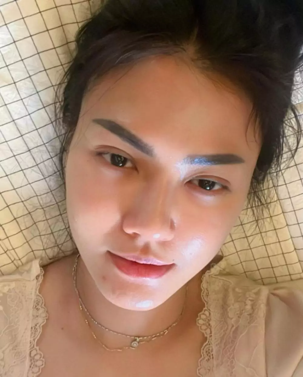 Nita Gunawan akui tidak biasa pakai bedak © Instagram