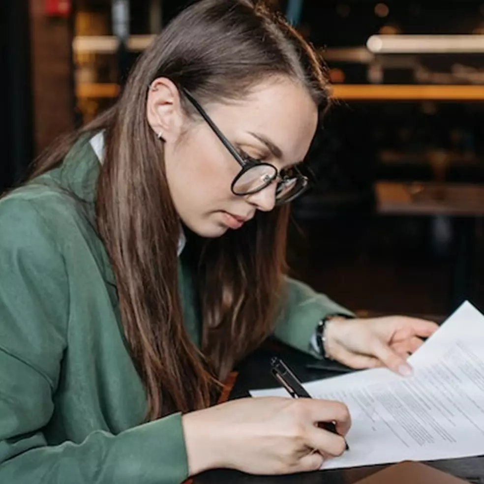 Contoh surat dinas sekolah SMP, lengkap dengan struktur dan cara membuatnya