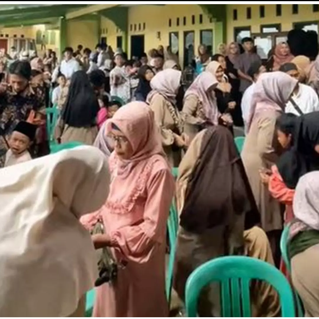 Viral momen halalbihalal Lebaran keluarga super besar, yang datang 700 orang sampai bikin daftar hadir
