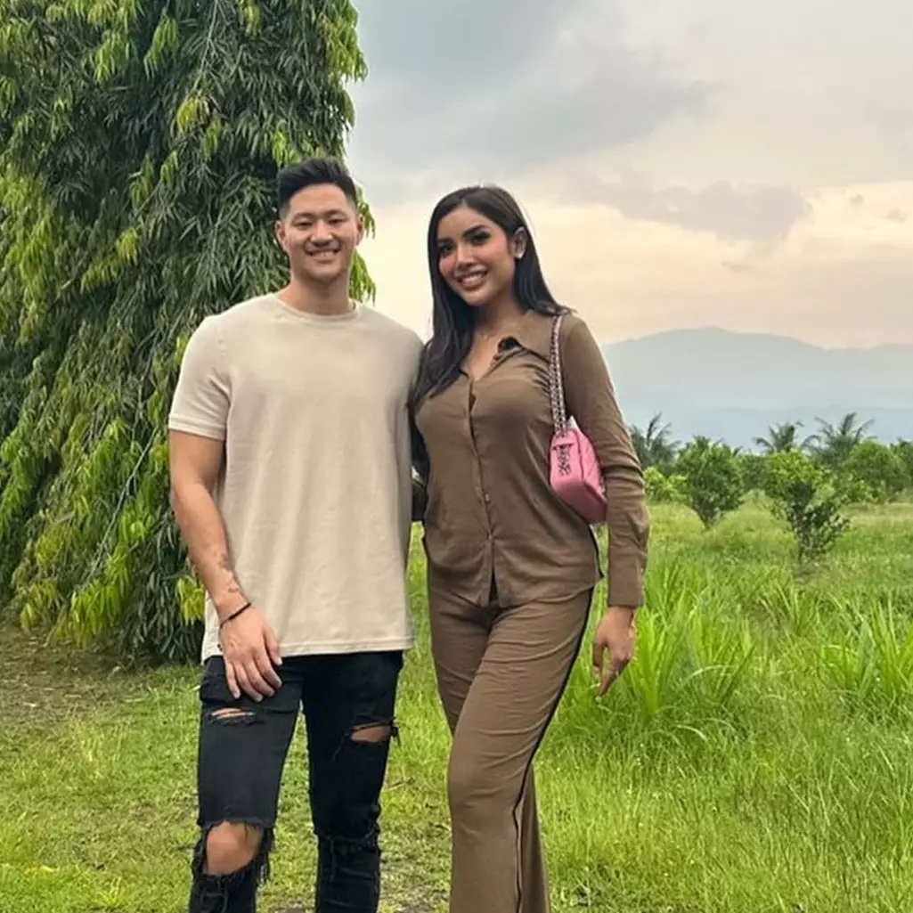 Baru 2 bulan pacaran, intip 7 momen romantis Millendaru dilamar kekasih tampan