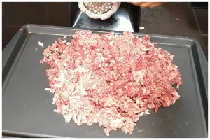 Cara menyimpan daging sapi giling agar tak menghitam berbulan-bulan, jangan langsung dikemas