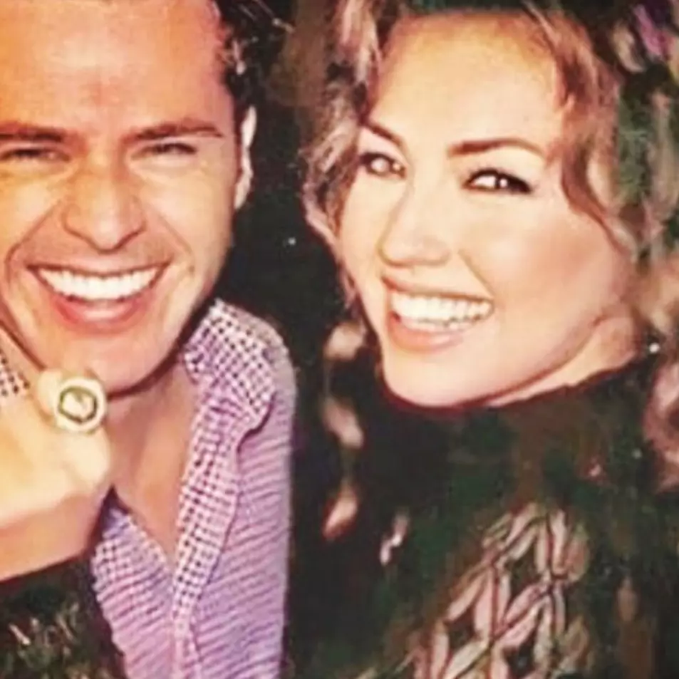 Pemeran Alex di Rosalinda ini dulunya member grup musikal, intip 9 gayanya saat manggung