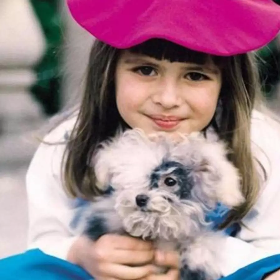 Masih eksis di usia 91 tahun, intip 11 potret terbaru Pendeta Lucia di Carita De Angel