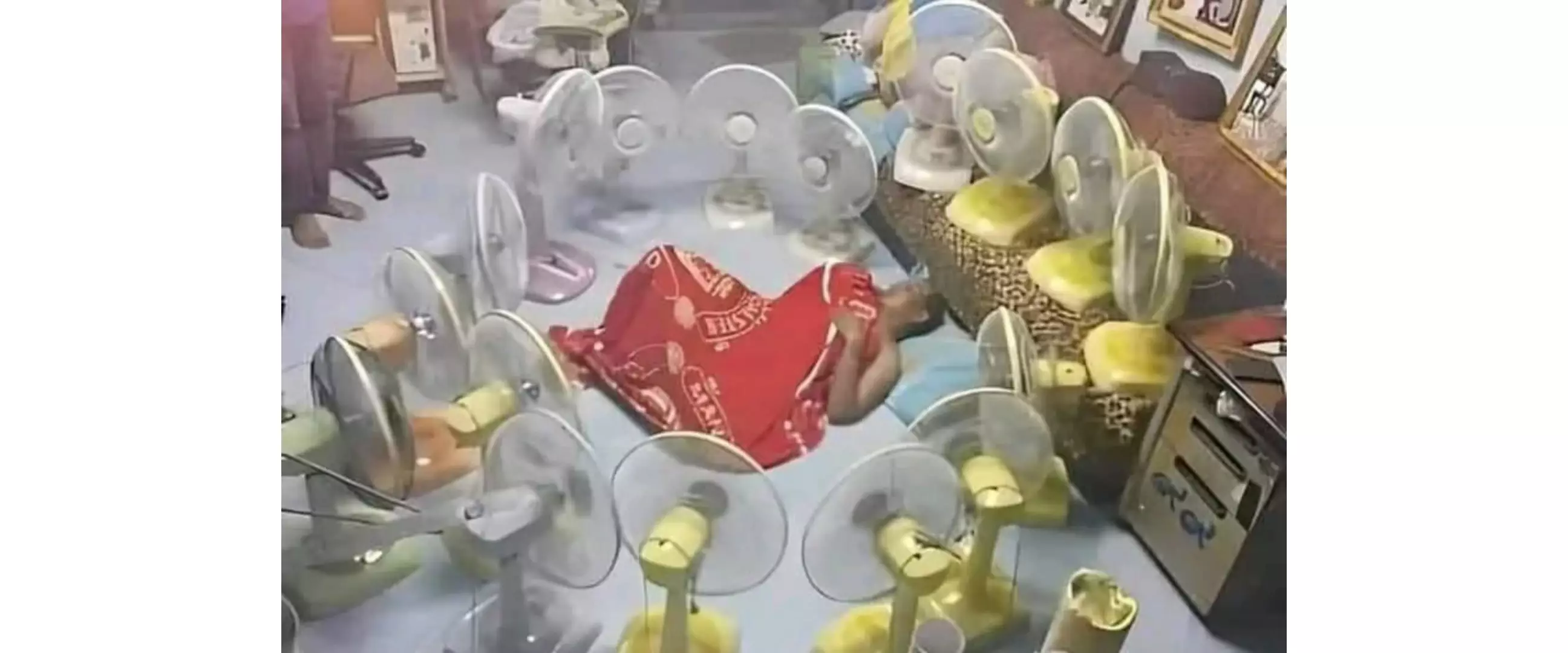 Gerah abis, 11 potret kocak orang melawan hawa panas ini nyelenehnya bikin tepuk jidat