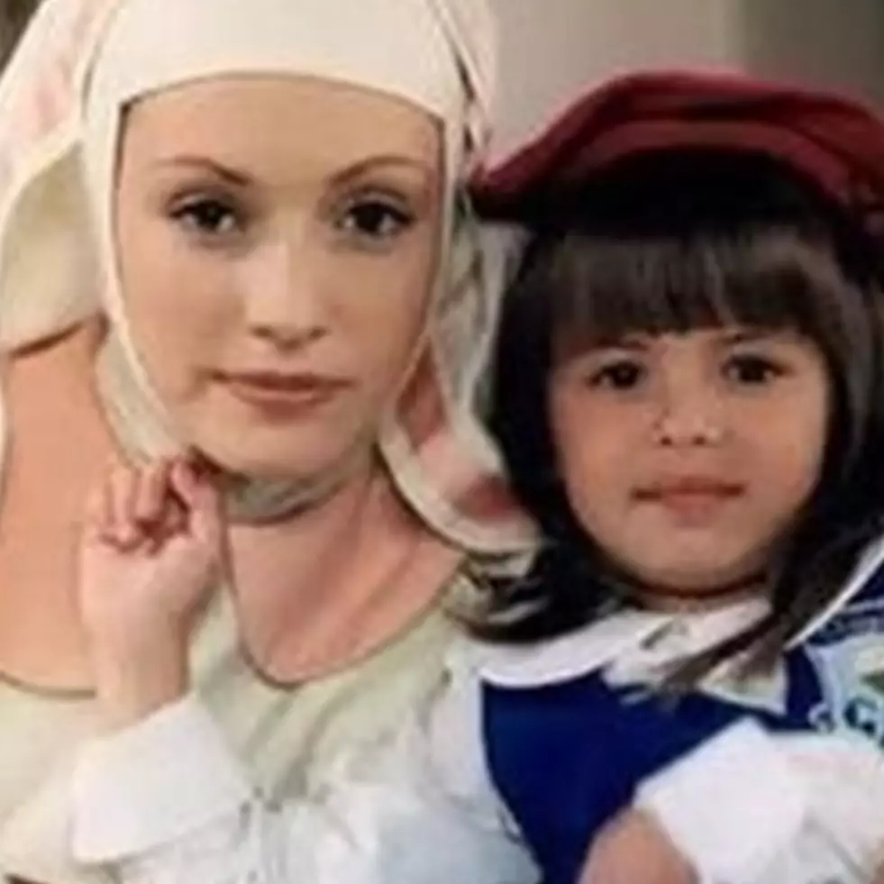 Tampil dengan baju suster di Carita De Angel, intip 9 gaya nyentrik Lisette Morelos di dunia nyata