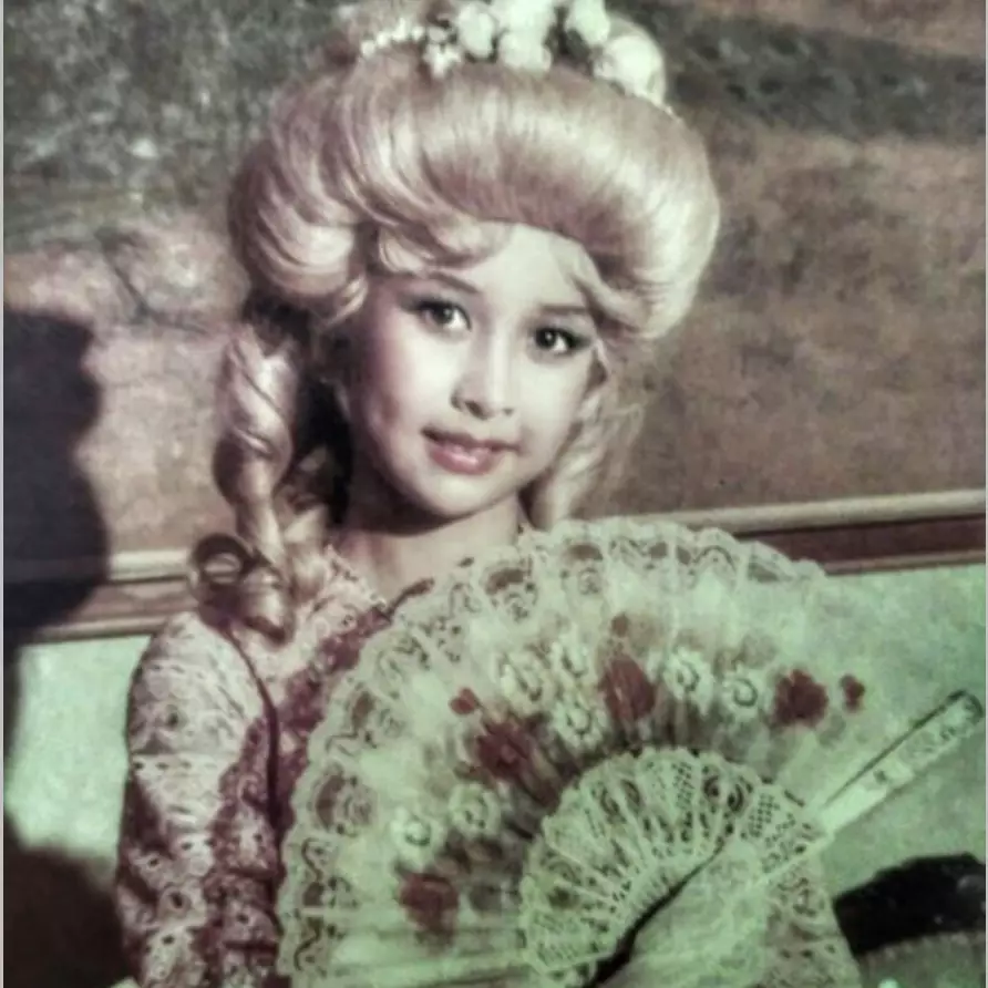 Aktris cilik bergaya nyentrik ini kini langganan peran ibu-ibu, intip 11 transformasinya