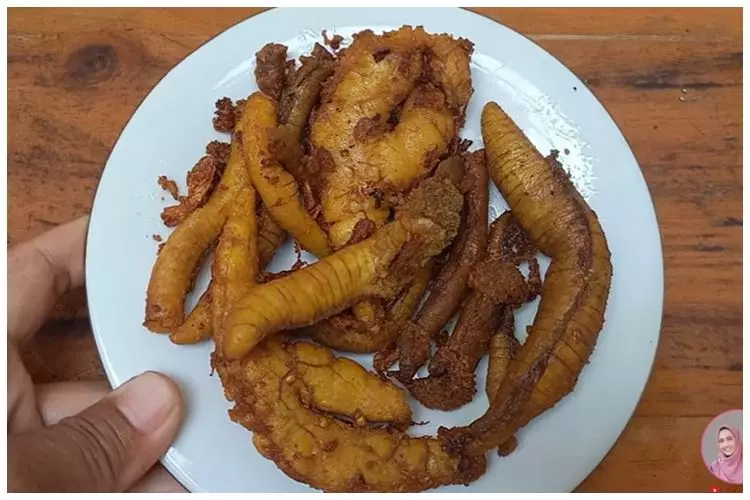 Trik menggoreng telur ikan agar tak mudah hancur, bumbu meresap sempurna, dan antiamis