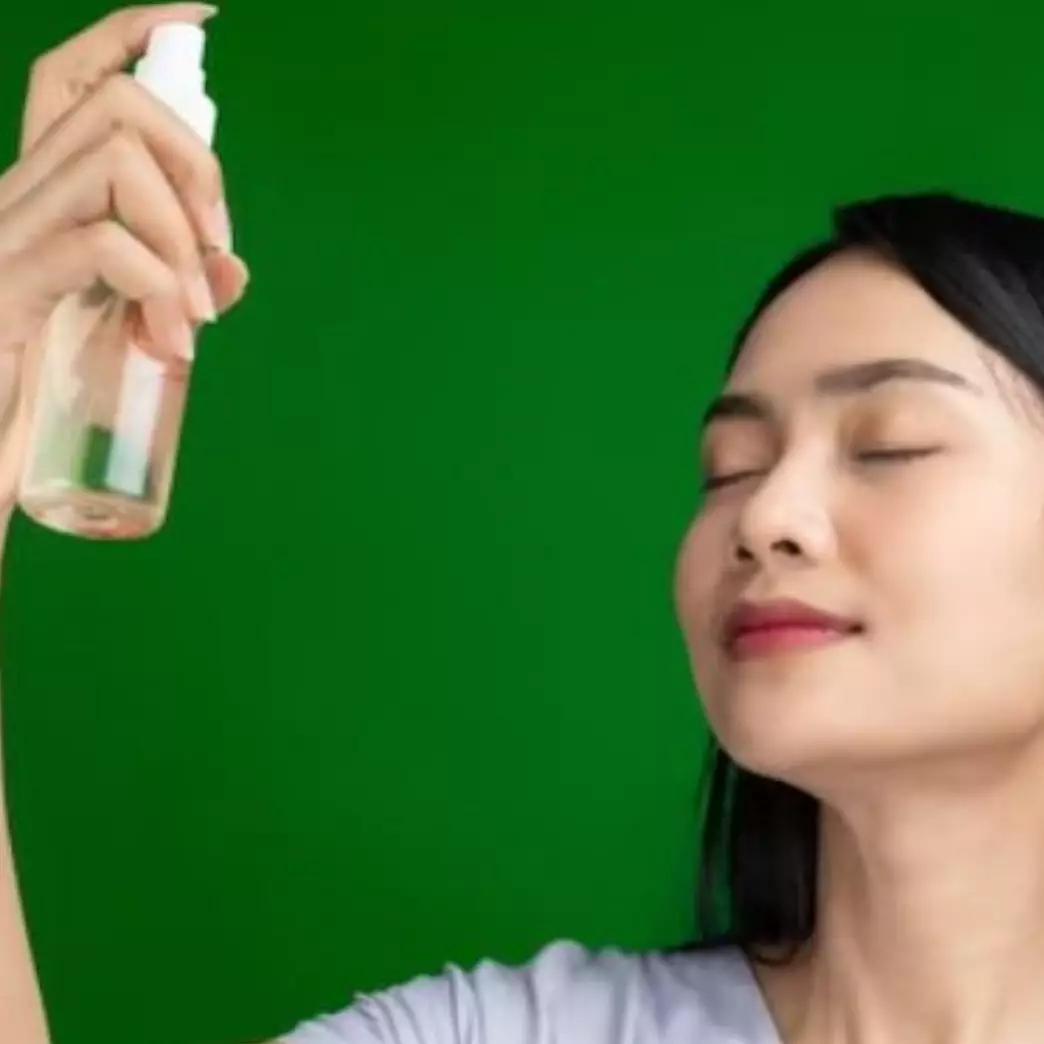 Bikin segar dan cerah, begini cara membuat face mist untuk atasi kulit kering pakai 1 jenis buah