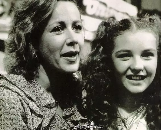 Kakak dan adik main di Rosalinda © Instagram