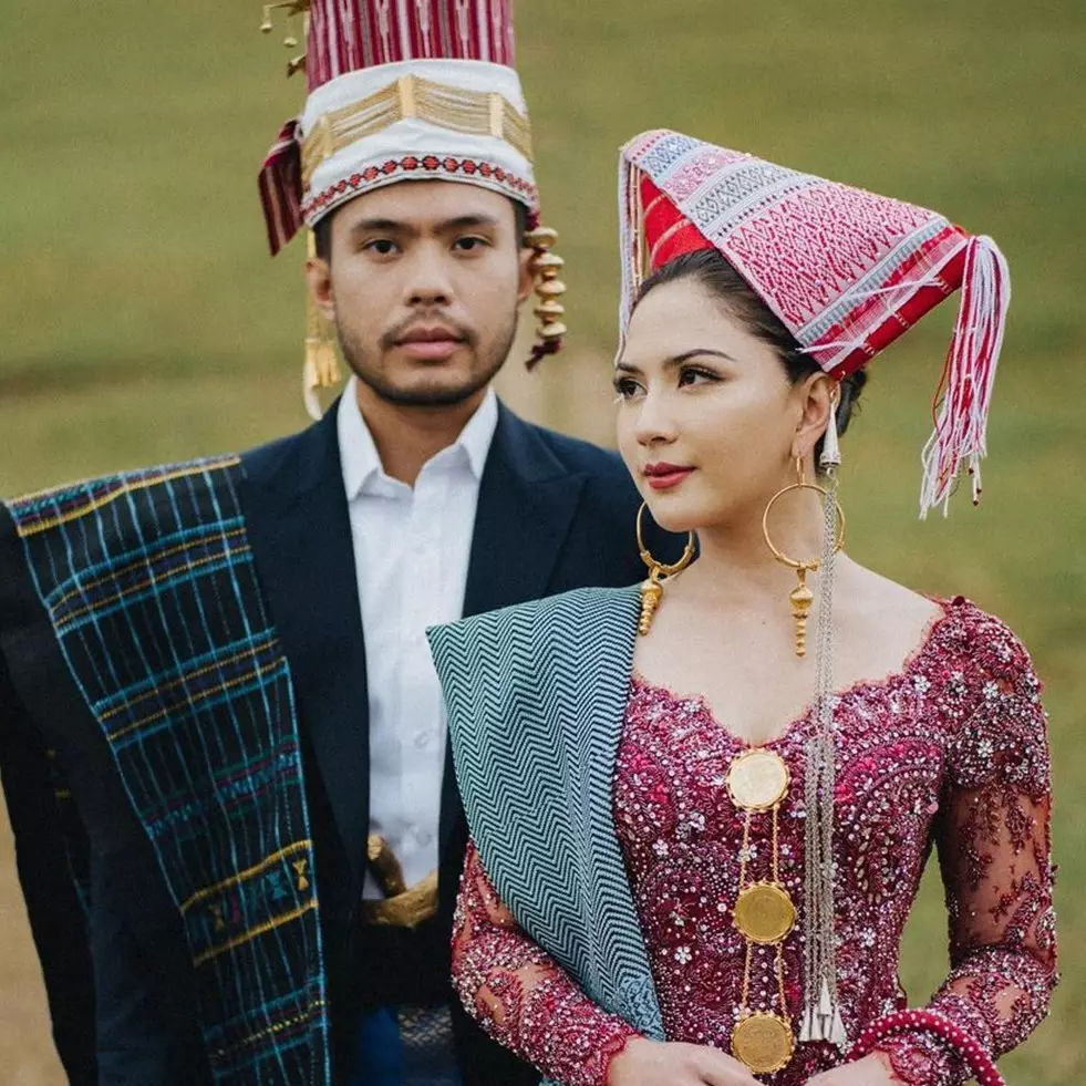 7 Detail gaya Jessica Mila saat jalani prosesi Martumpol jelang pernikahan, kenakan ulos